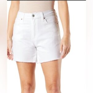 Plus size Levi’s woman’s white denim shorts